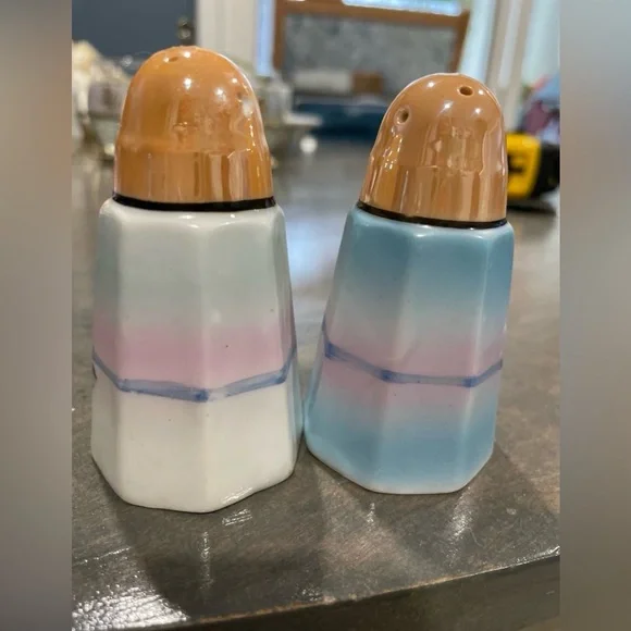 Vintage Lustre Ware Salt and Pepper Shakers - Picture 4 of 4